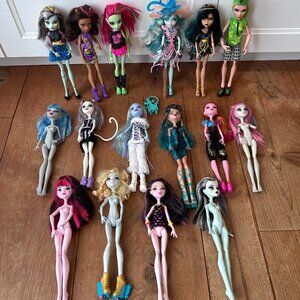 Monster High doll lot, 16 dolls, Abbey, Vandala, Nefera, Catrine, Deuce. Gigi...